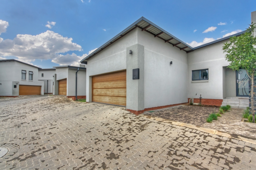 3 Bedroom Property for Sale in Crowthorne AH Gauteng
