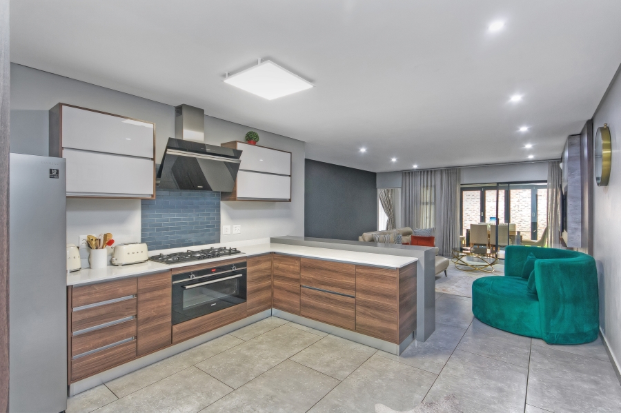 3 Bedroom Property for Sale in Crowthorne AH Gauteng