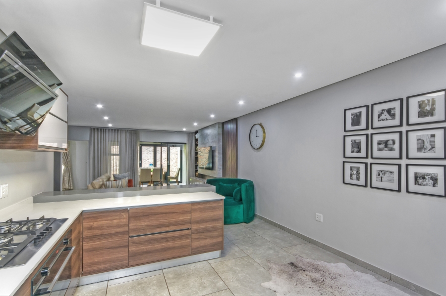 3 Bedroom Property for Sale in Crowthorne AH Gauteng