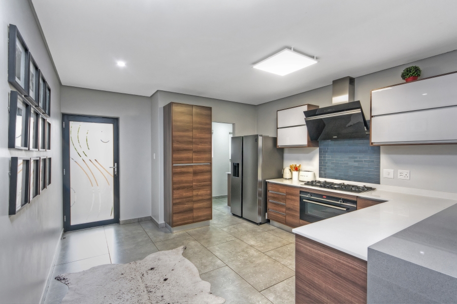 3 Bedroom Property for Sale in Crowthorne AH Gauteng