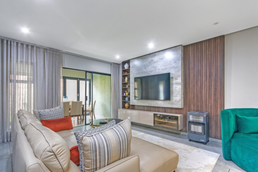 3 Bedroom Property for Sale in Crowthorne AH Gauteng