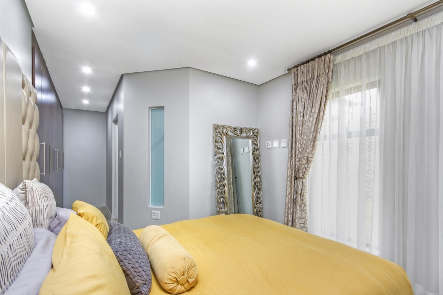 3 Bedroom Property for Sale in Crowthorne AH Gauteng