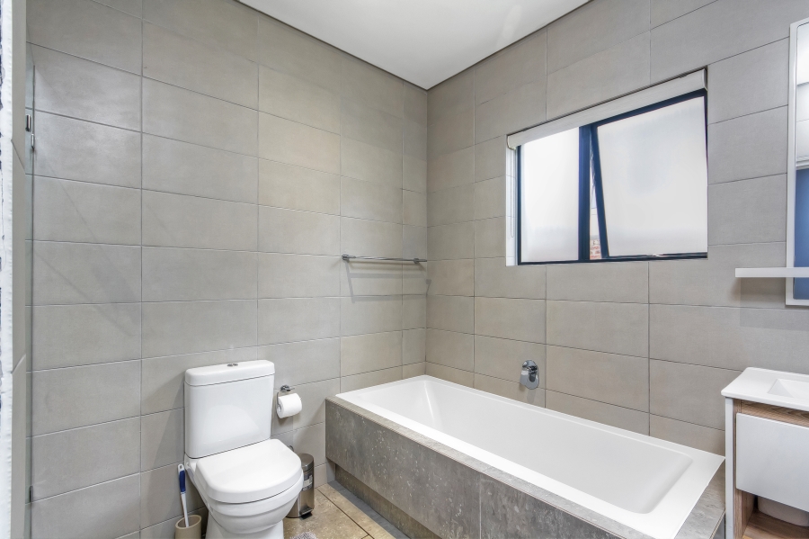 3 Bedroom Property for Sale in Crowthorne AH Gauteng