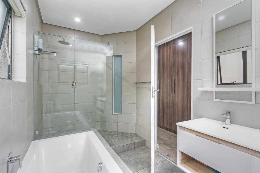 3 Bedroom Property for Sale in Crowthorne AH Gauteng