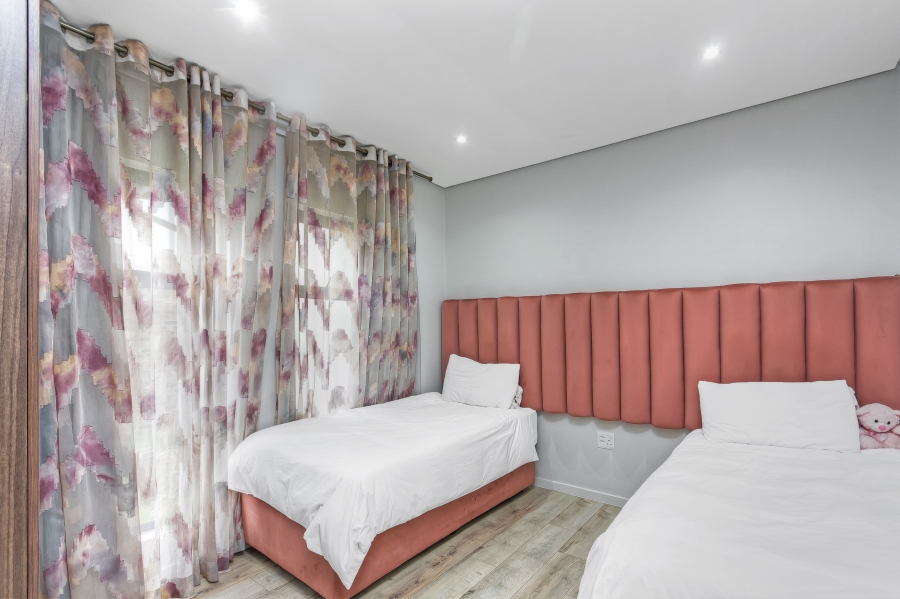 3 Bedroom Property for Sale in Crowthorne AH Gauteng