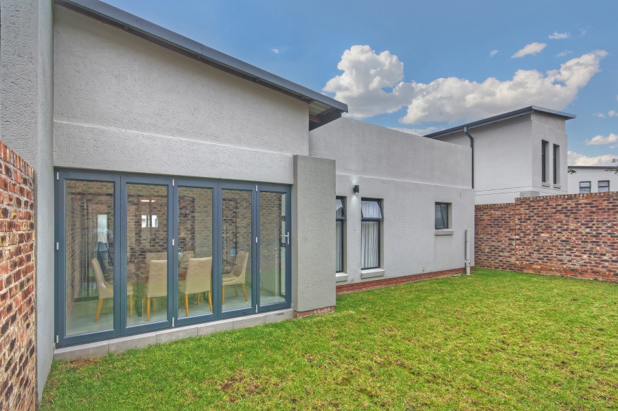 3 Bedroom Property for Sale in Crowthorne AH Gauteng