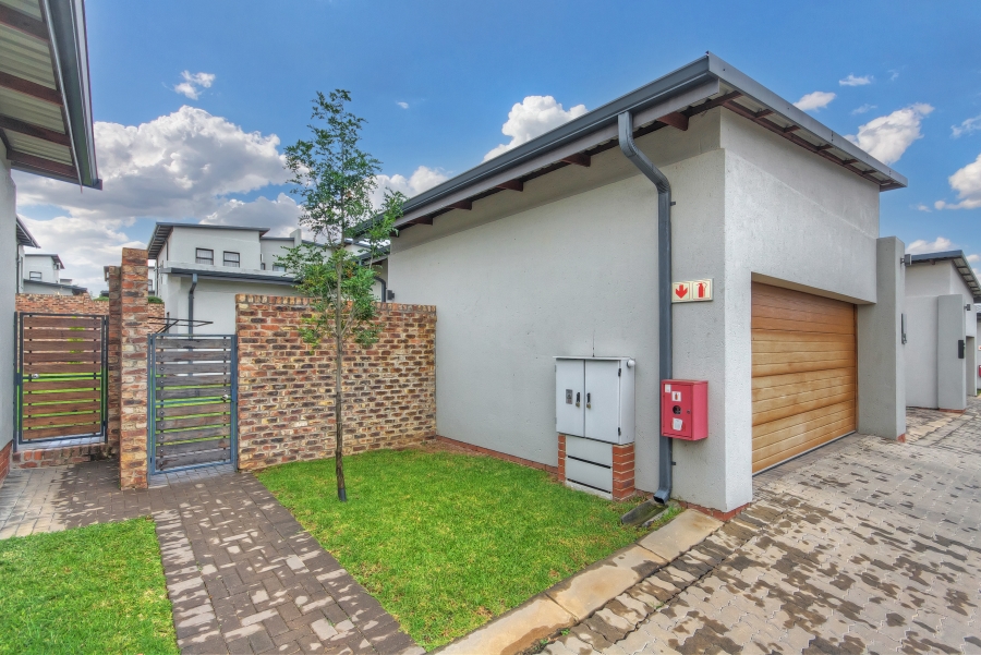 3 Bedroom Property for Sale in Crowthorne AH Gauteng
