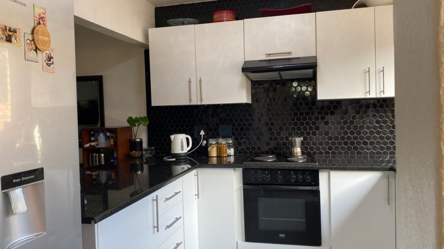 2 Bedroom Property for Sale in Honeydew Gauteng