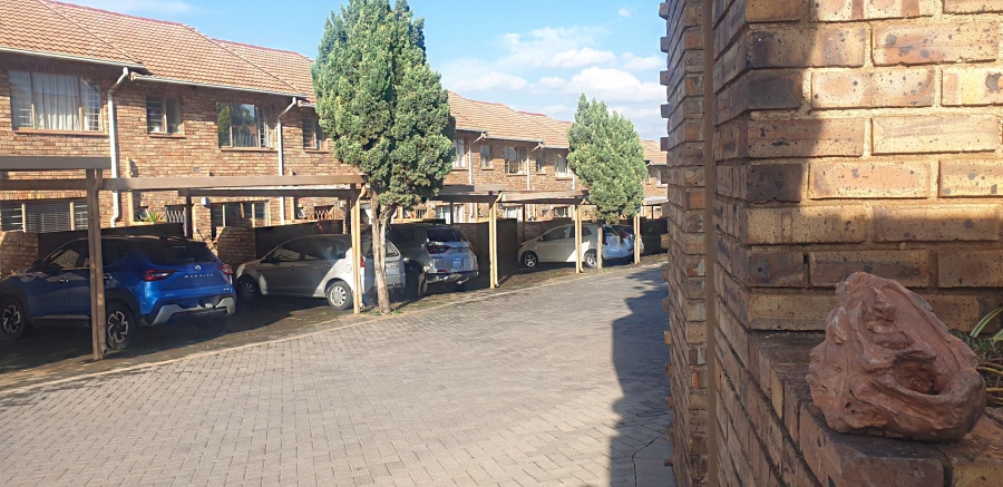 2 Bedroom Property for Sale in Honeydew Gauteng