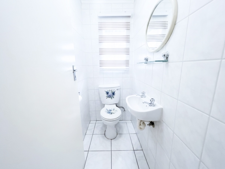 2 Bedroom Property for Sale in Bryanston Gauteng