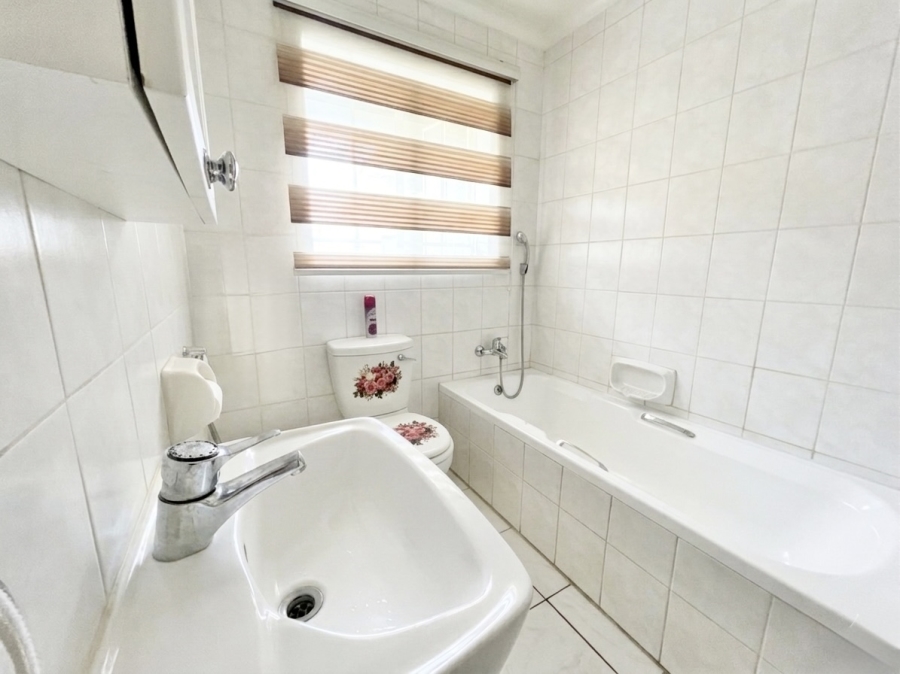 2 Bedroom Property for Sale in Bryanston Gauteng