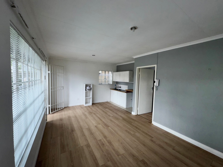 To Let 1 Bedroom Property for Rent in Parkmore Gauteng