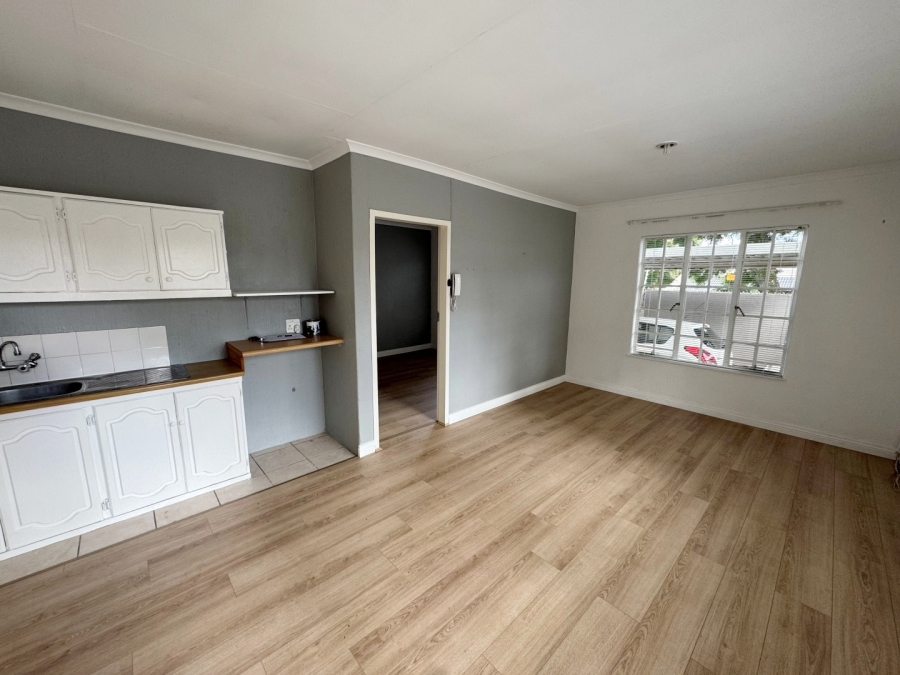 To Let 1 Bedroom Property for Rent in Parkmore Gauteng