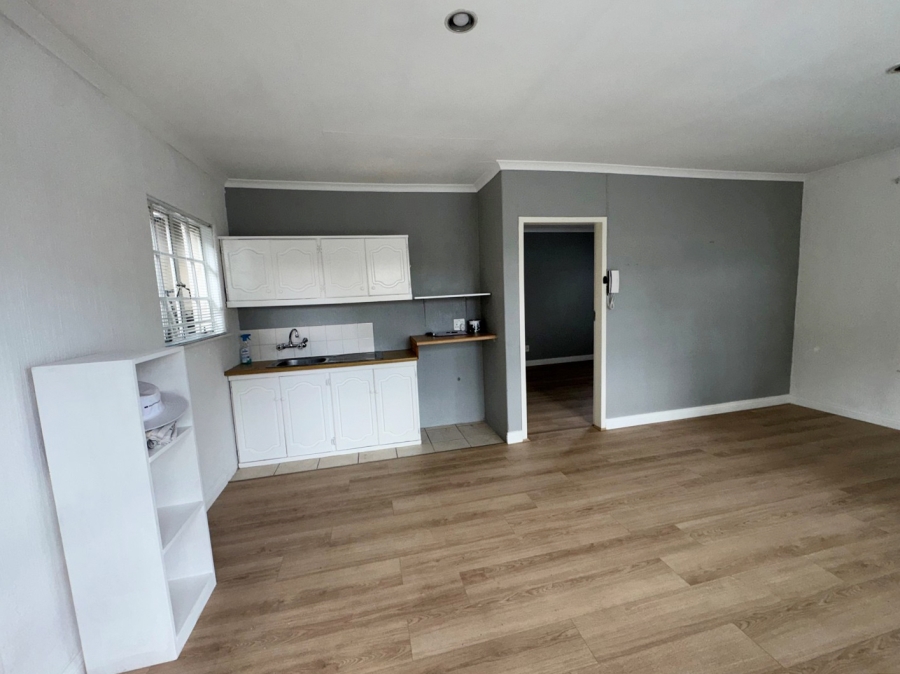 To Let 1 Bedroom Property for Rent in Parkmore Gauteng