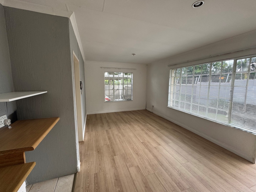 To Let 1 Bedroom Property for Rent in Parkmore Gauteng