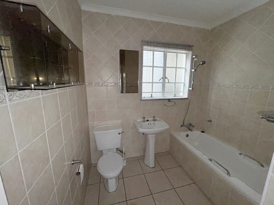 To Let 1 Bedroom Property for Rent in Parkmore Gauteng