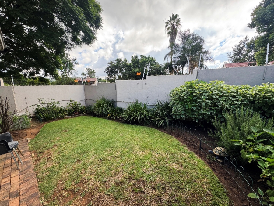 To Let 1 Bedroom Property for Rent in Parkmore Gauteng