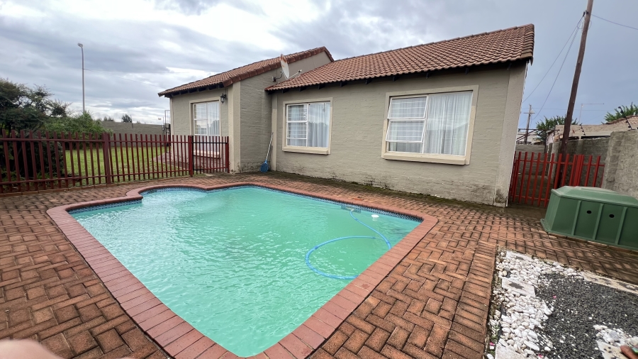 3 Bedroom Property for Sale in Eike Park Gauteng