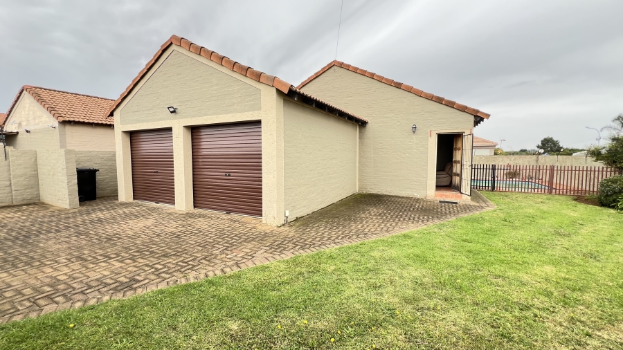 3 Bedroom Property for Sale in Eike Park Gauteng