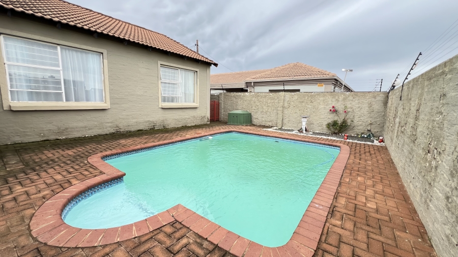 3 Bedroom Property for Sale in Eike Park Gauteng