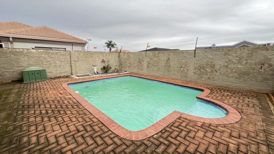 3 Bedroom Property for Sale in Eike Park Gauteng