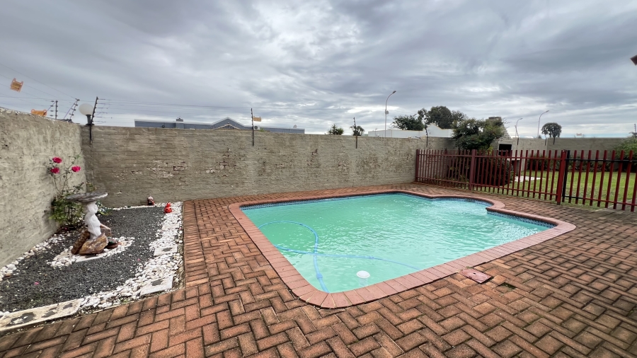 3 Bedroom Property for Sale in Eike Park Gauteng