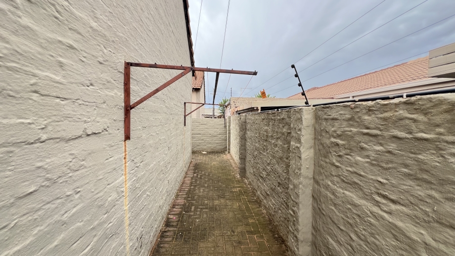 3 Bedroom Property for Sale in Eike Park Gauteng