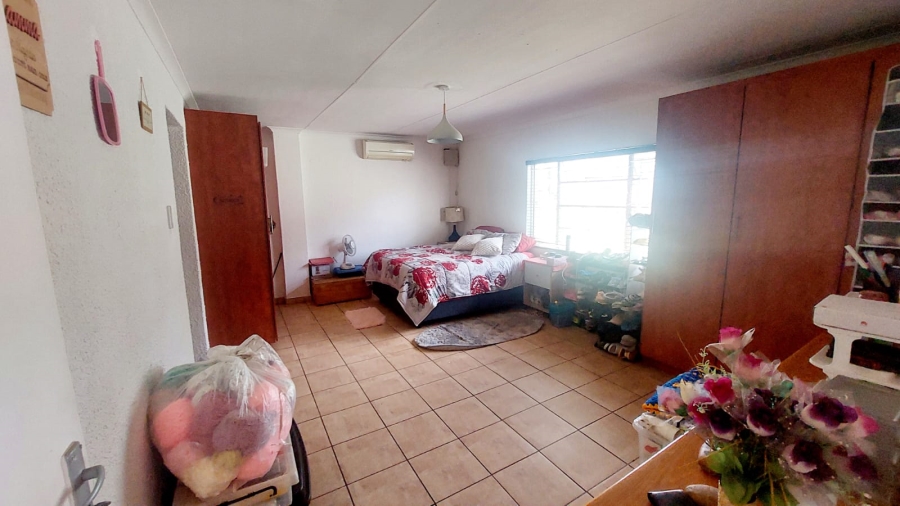 3 Bedroom Property for Sale in Loumarina A H Gauteng