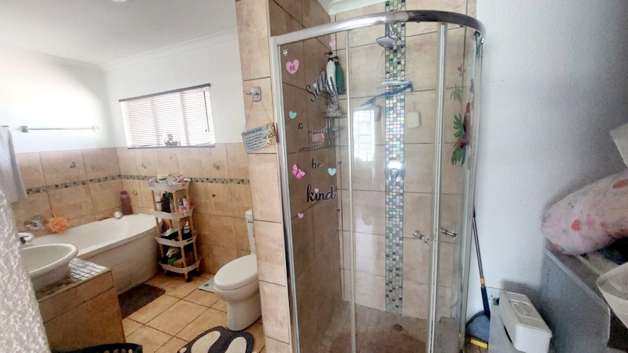 3 Bedroom Property for Sale in Loumarina A H Gauteng