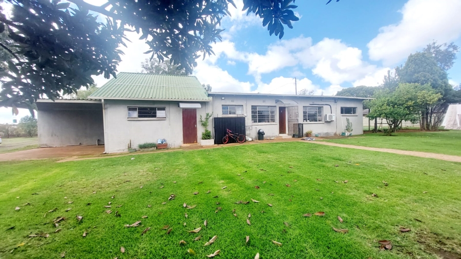 3 Bedroom Property for Sale in Loumarina A H Gauteng
