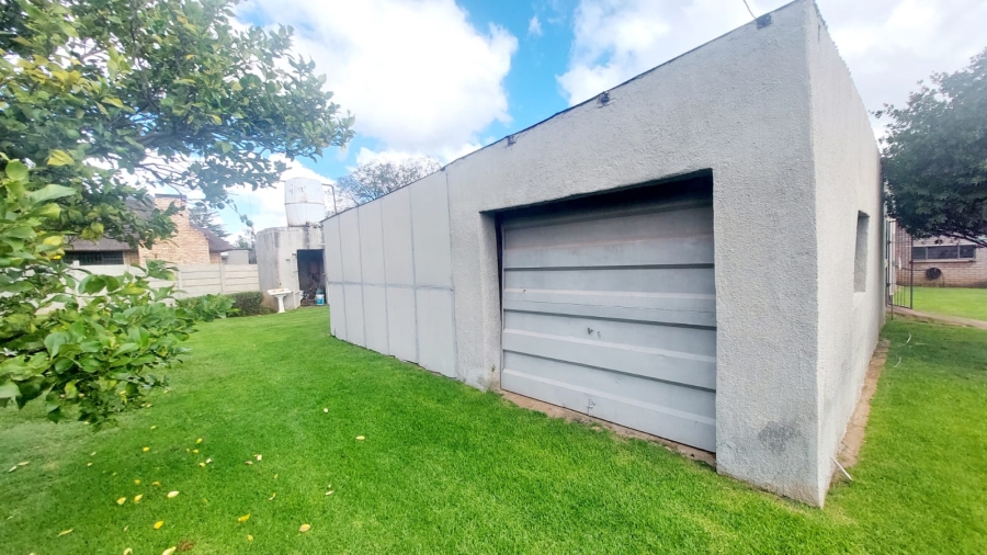 3 Bedroom Property for Sale in Loumarina A H Gauteng