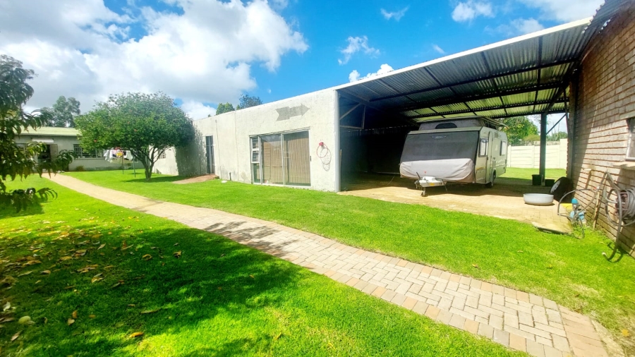 3 Bedroom Property for Sale in Loumarina A H Gauteng