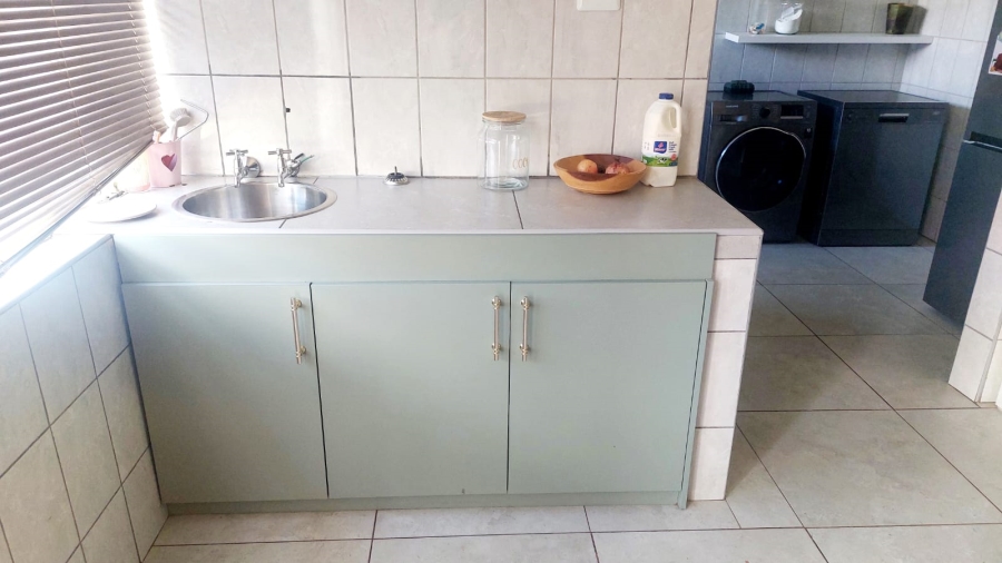 3 Bedroom Property for Sale in Loumarina A H Gauteng
