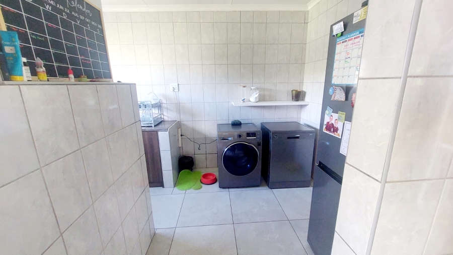 3 Bedroom Property for Sale in Loumarina A H Gauteng