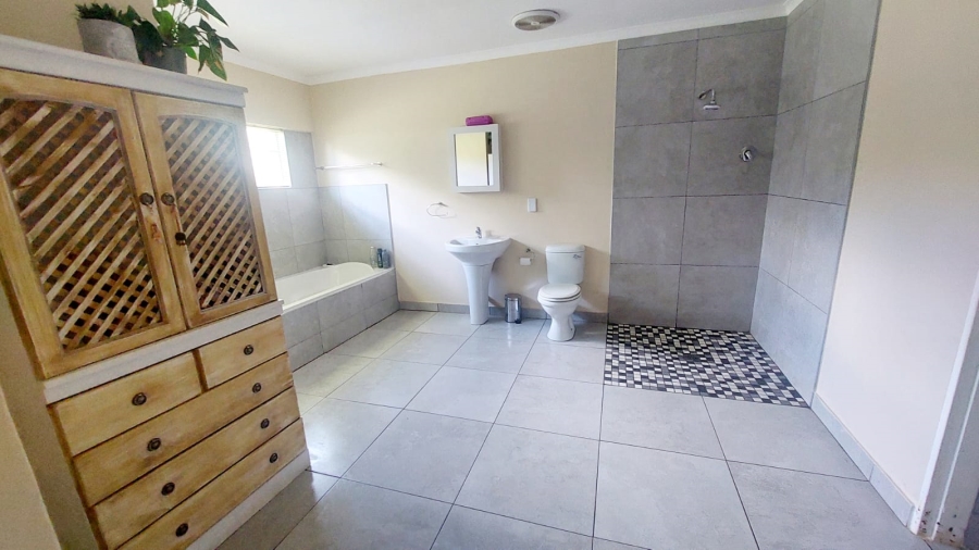 3 Bedroom Property for Sale in Loumarina A H Gauteng