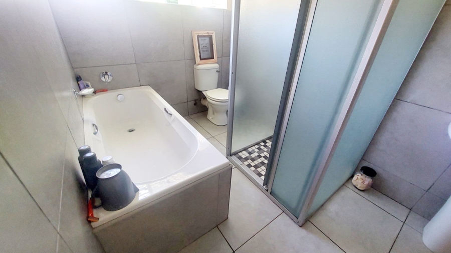 3 Bedroom Property for Sale in Loumarina A H Gauteng