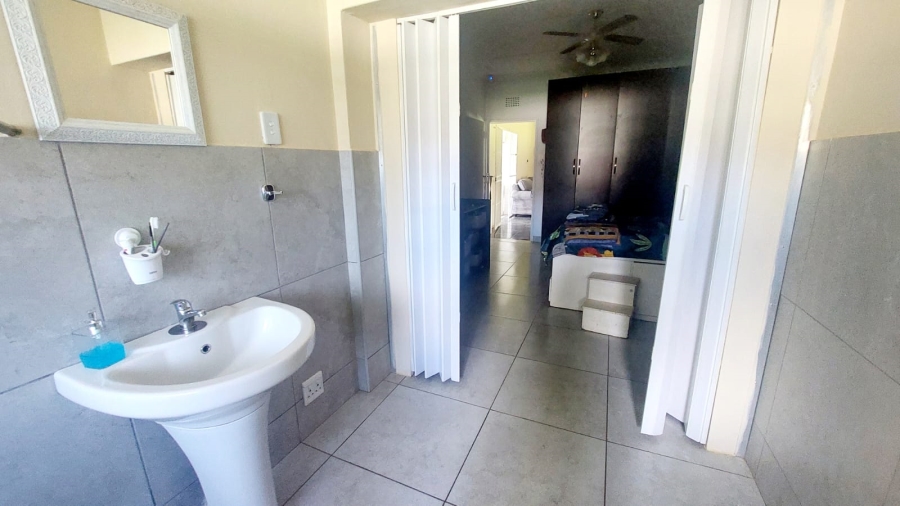 3 Bedroom Property for Sale in Loumarina A H Gauteng