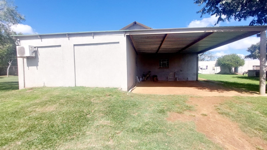 3 Bedroom Property for Sale in Loumarina A H Gauteng
