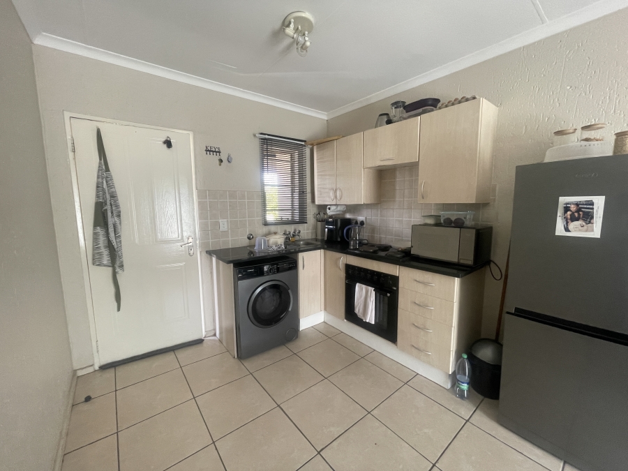 2 Bedroom Property for Sale in Klippoortje Gauteng