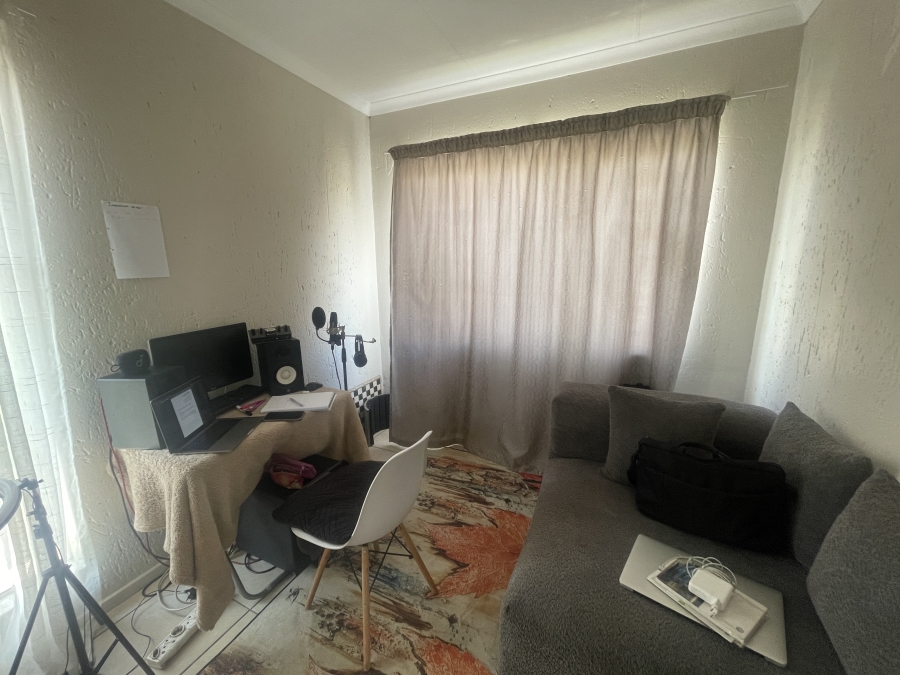 2 Bedroom Property for Sale in Klippoortje Gauteng