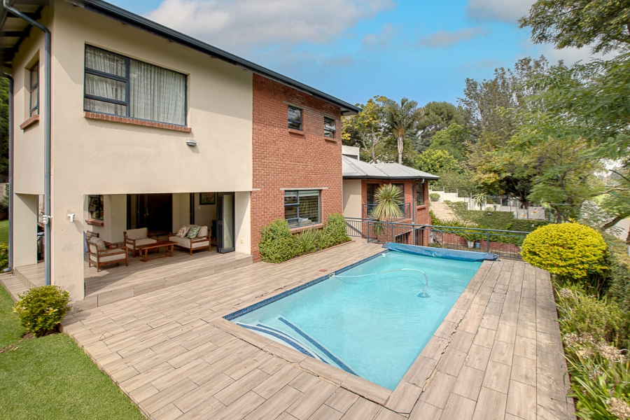5 Bedroom Property for Sale in Glenadrienne Gauteng