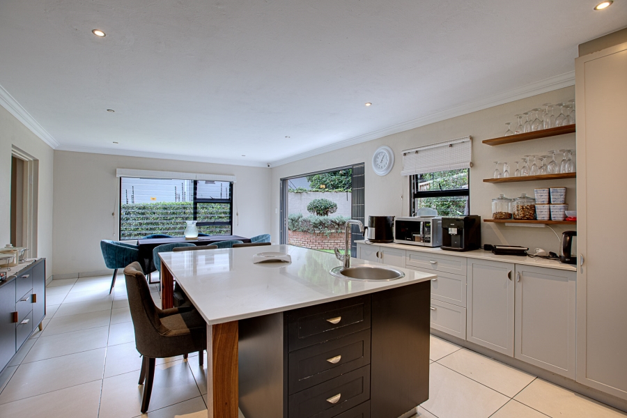 5 Bedroom Property for Sale in Glenadrienne Gauteng