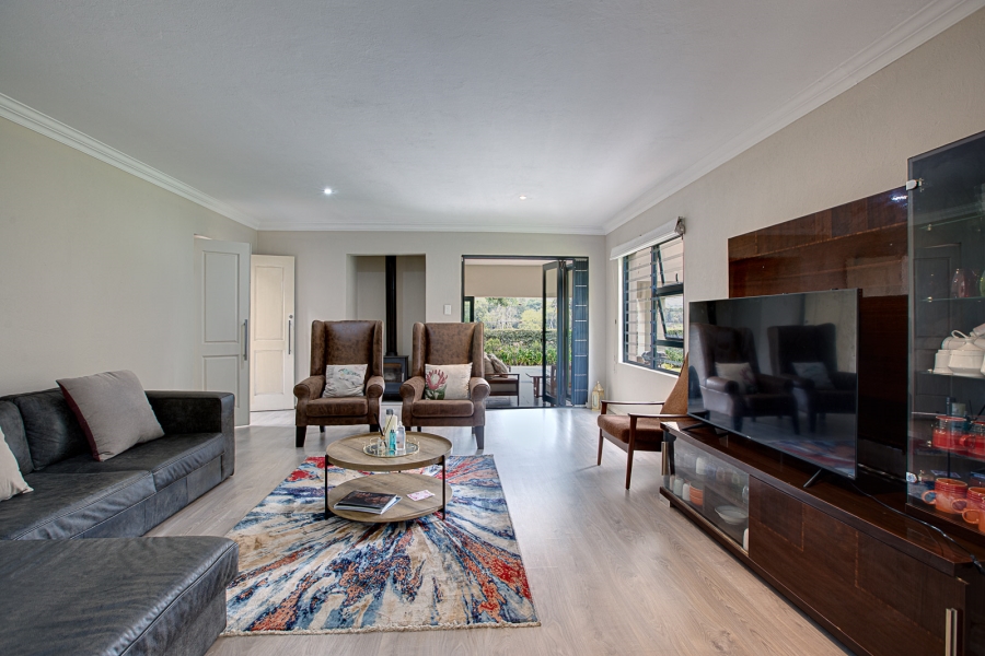 5 Bedroom Property for Sale in Glenadrienne Gauteng