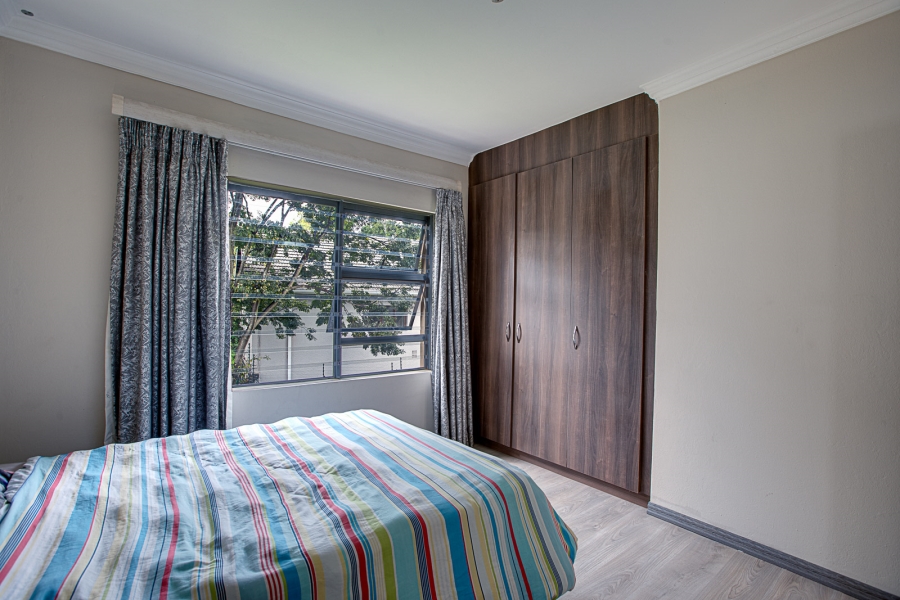 5 Bedroom Property for Sale in Glenadrienne Gauteng