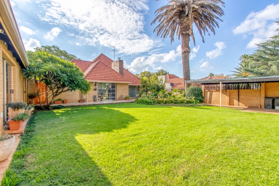4 Bedroom Property for Sale in Linden Gauteng