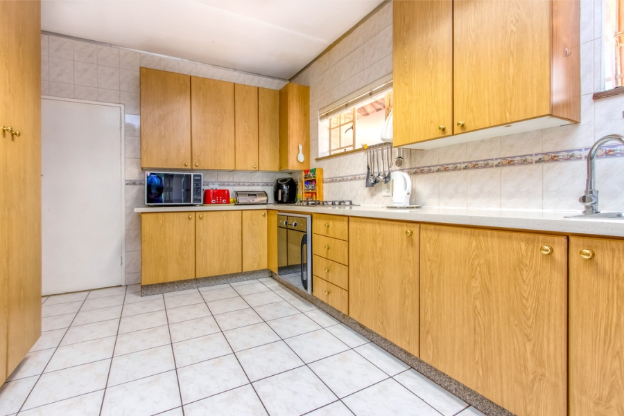 4 Bedroom Property for Sale in Linden Gauteng