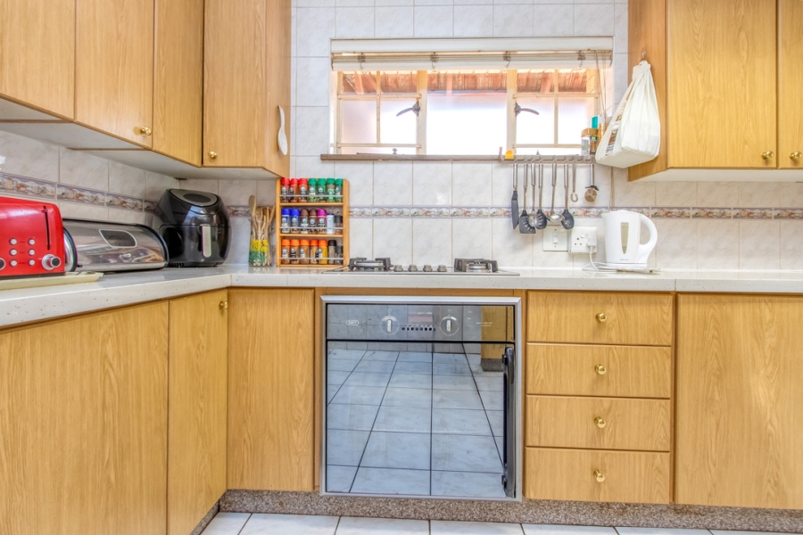 4 Bedroom Property for Sale in Linden Gauteng