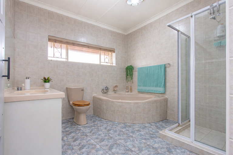 4 Bedroom Property for Sale in Linden Gauteng