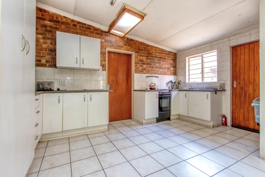 4 Bedroom Property for Sale in Linden Gauteng