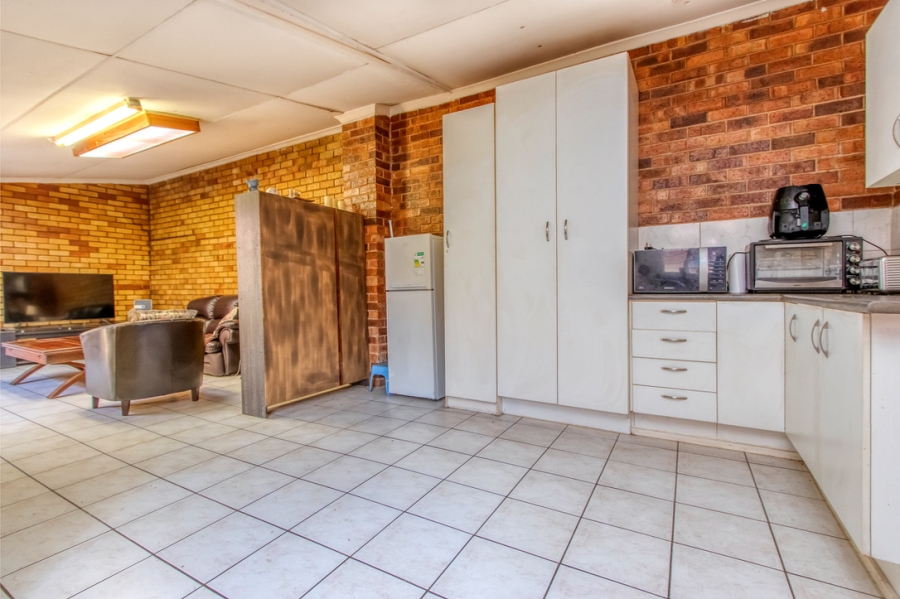 4 Bedroom Property for Sale in Linden Gauteng